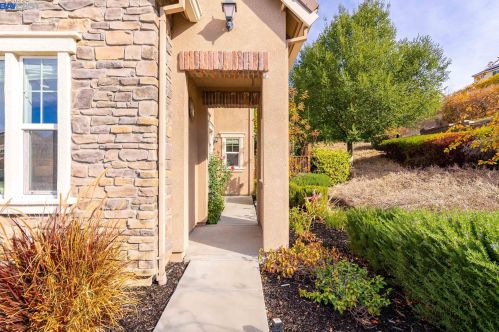 3551 Pinot Noir Ct, Pleasanton CA  94568-2556 exterior