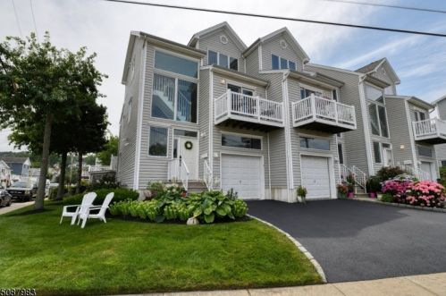 7 Beach Blvd, Monmouth Hills, NJ 07732-1428