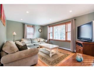 5 Marc St, Salem, NH 03079-6800
