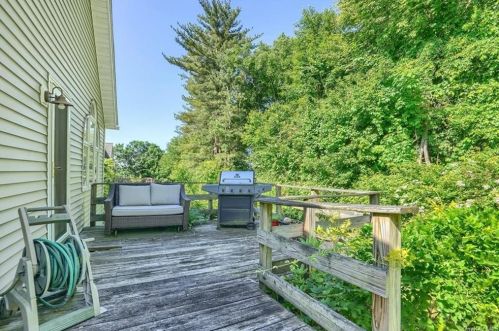 3 Hemlock Dr, Mahopac NY  10541-5357 exterior