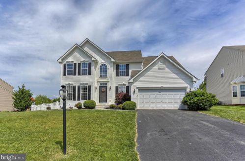 1987 Oak Hills Dr, Hanover, PA 17331-8522