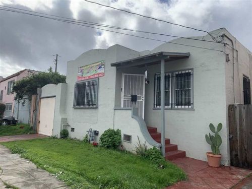 7851 Holly St, Oakland, CA 94621-2633