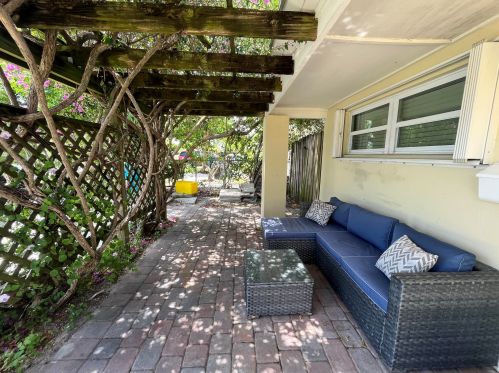 135 10th Ave, Boynton Beach, FL 33435-5653