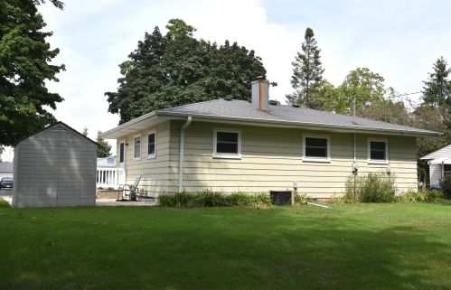 1647 Rushmore Dr, Waukesha WI  53188-2213 exterior