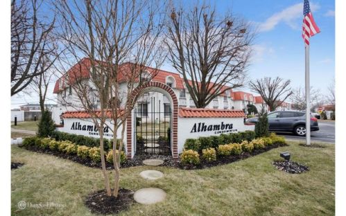 89 Alhambra Dr, Rockville Centre, NY 11572-5425