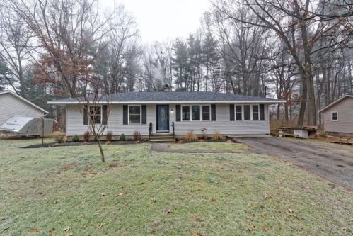 13 Newcastle Rd, Clifton Park Center, NY 12065-6123