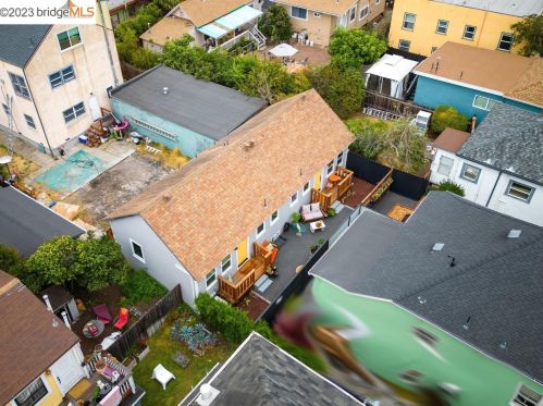 1058 56th St, Oakland CA 94608-2745 exterior