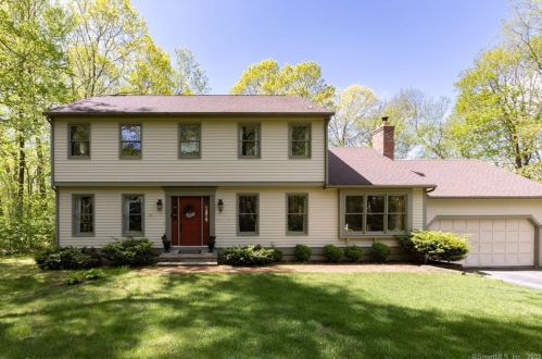 7 Troutwood Dr, New Hartford, CT 06057-4132