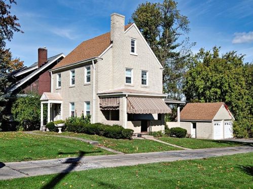 2010 Mount Royal Blvd, Glenshaw, PA 15116-1007