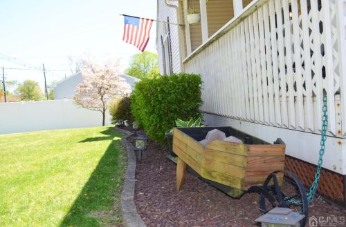 317 New Durham Rd, Piscataway NJ  08854-5311 exterior