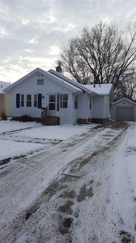 617 Home Park Blvd, Waterloo IA  50701-2953 exterior