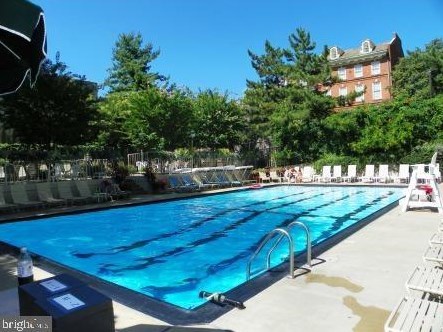 220 Locust St, Philadelphia PA  19106-3952 exterior