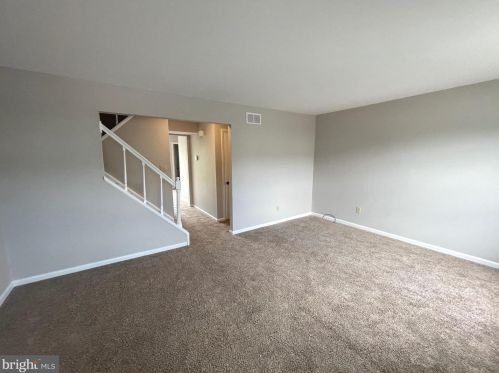18 Forest Creek Dr, Dover, DE 19904-6517