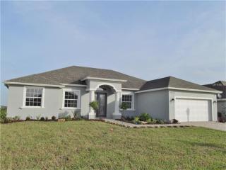 6835 Bushnell Dr, Lakeland, FL 33813-3738