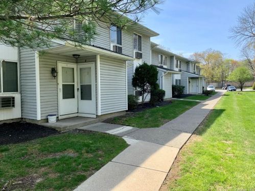 1 Ruth Ct, Middletown NY  10940-5328 exterior