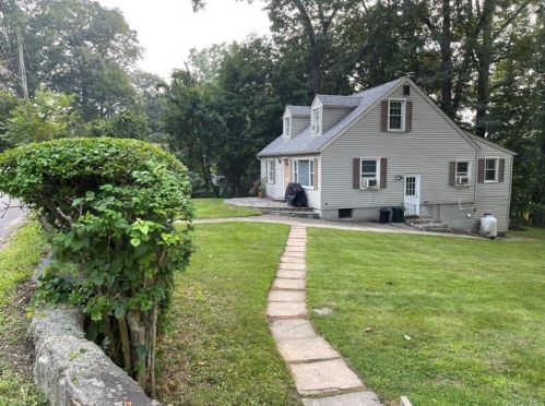3623 Sagamore Ave, Mohegan Lake, NY 10547-1345