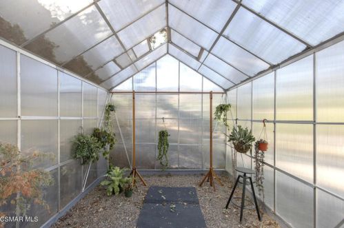 1268 Black Canyon Rd, Simi Valley CA 93063-4609 exterior