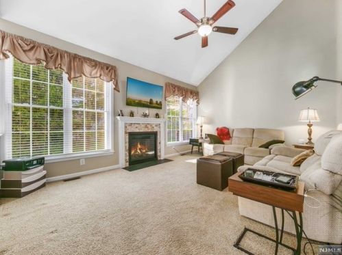 5 River Dell, Oakland NJ  07436-2302 exterior