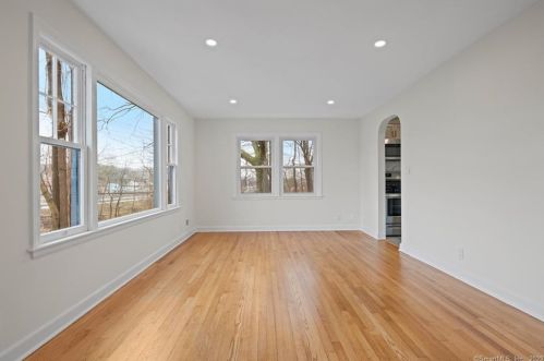 28 Esther St, New Britain, CT 06052-1006