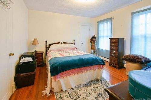 79 Seymour St, Waterbury CT  06708-3731 exterior