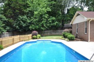 9402 Valley Ln, Huntsville, AL 35803-1326