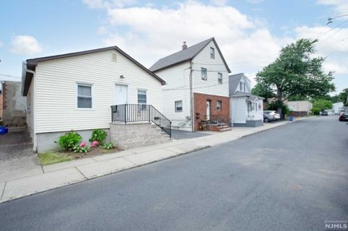31 Roma St, Nutley NJ  07110-1915 exterior