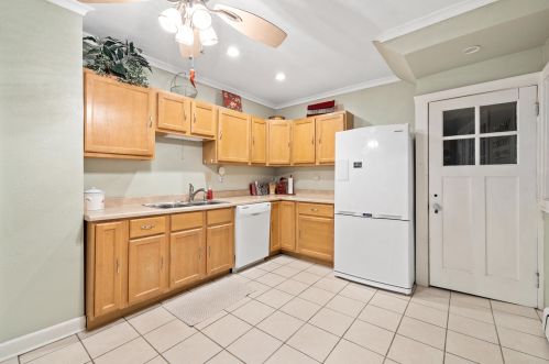 828 32, Milwaukee WI 53215-1549 exterior