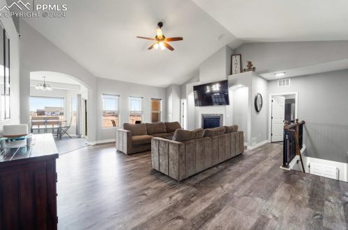 702 Calaveras Dr, Pueblo CO 81007-1942 exterior