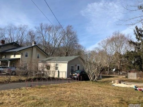2847 Montauk Hwy, Brookhaven, NY 11719-9525