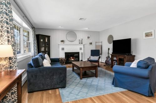 127 Hillside Ave, Bedminster NJ  07921-2516 exterior