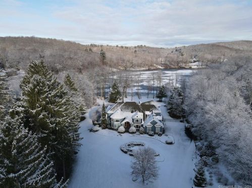 14 Hidden Brook Dr, Brookfield Center, CT 06804-1306