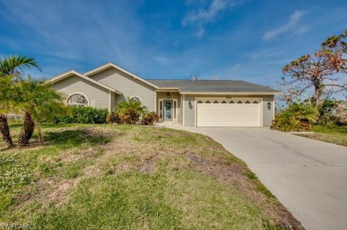 4539 Pine Village Ct, Saint James City, FL 33956-2600