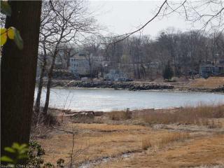 6 Castle Rock, Branford CT  06405-4465 exterior