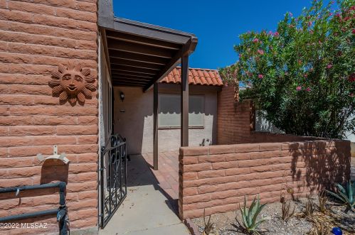 110 Camino De Suerte, Green Valley, AZ 85614-3242