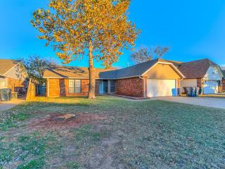 716 Sage Brush Rd, Yukon, OK 73099-6870