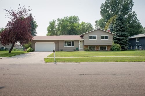 459 Birch Ln, Moorhead, MN 56560-3223
