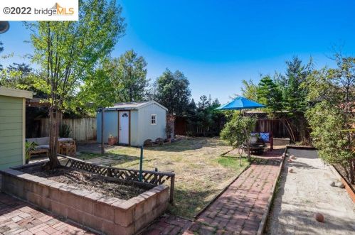 3963 Altamont Ave, Oakland CA 94605-2602 exterior