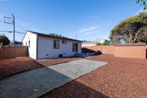 26184 Stanwood Ave, Hayward CA  94544-2736 exterior