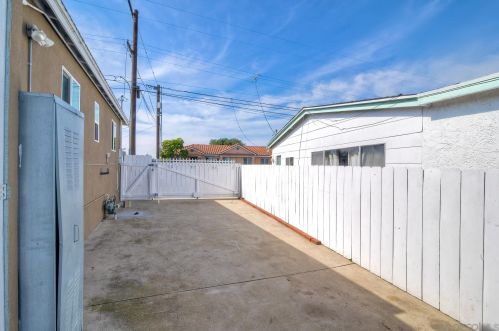 2015 Burroughs St, San Diego CA  92111-6643 exterior