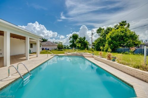 208 43 Ter, Cape Coral FL  33904-8425 exterior