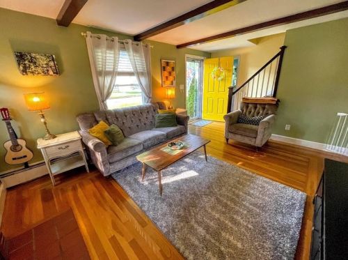 31 Crest Ave, Lincoln RI  02865-3024 exterior