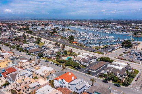 3713 Sunset Ln, Oxnard CA  93035-4133 exterior