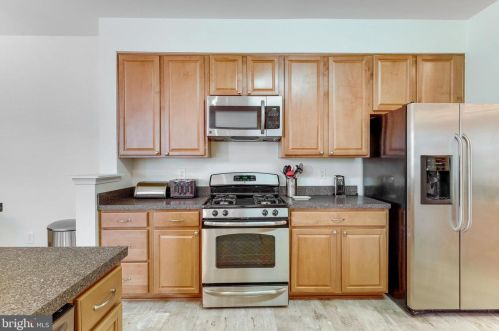 11 Broad Way, Lovettsville VA  20180-8608 exterior