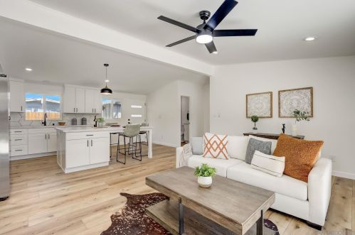 6265 Lk Alamor Ave, San Diego CA 92119-3407 exterior