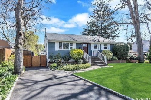 2010 Monroe Ave, North Bellmore, NY 11710-1523
