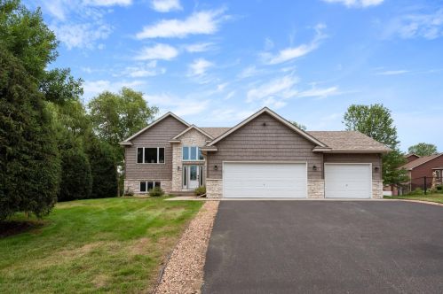 5725 157th St, Lino Lakes, MN 55038-8791