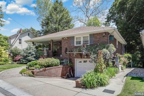 806 Park Ave, River Edge, NJ 07661-2421
