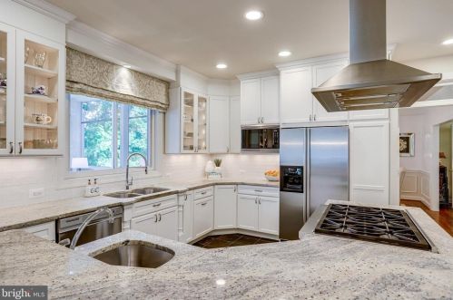 11406 Wild Bramble Way, Herndon VA  20194-1001 exterior