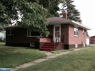 19 10th St, Chisholm, MN 55719-1219