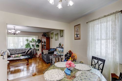 230 Urban Ave, Westbury NY  11590-3851 exterior